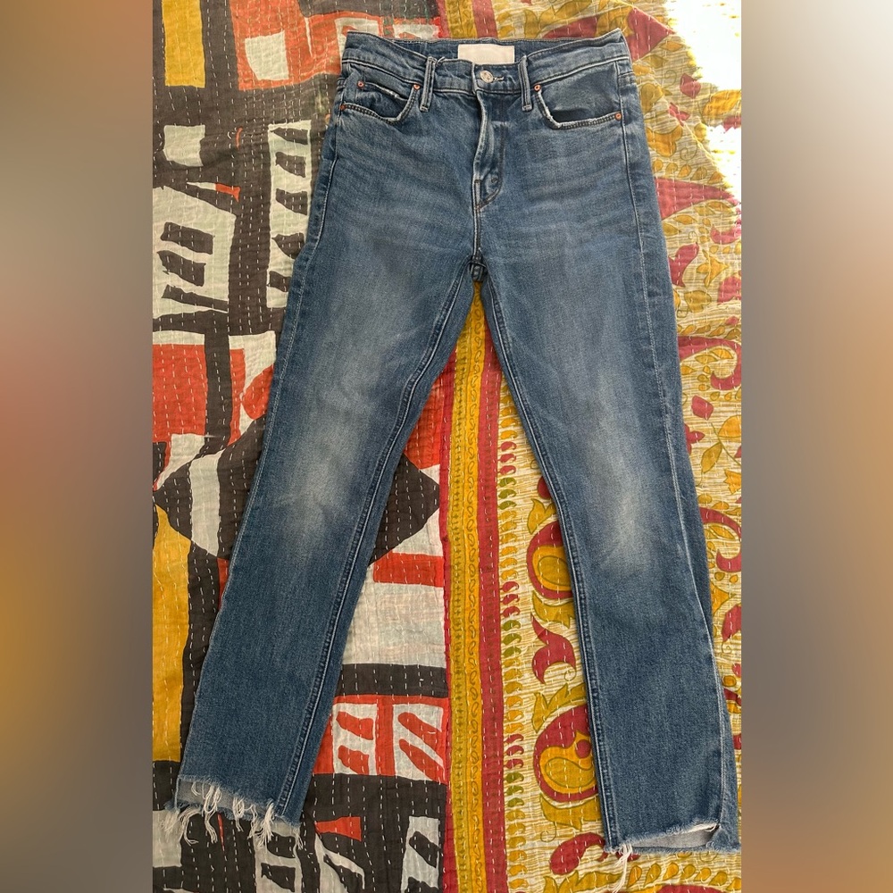 MOTHER DARK WASH JEANS SIZE 25